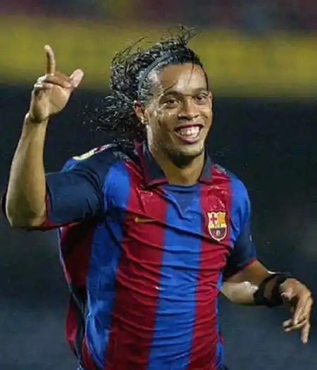 佩德里高举 佩德里高举